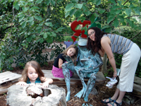 Randi and Corah pose with the frog.