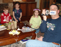 Pete "shoots" the photographer at the 2008 Cousins' Gathering.