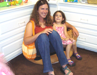 Sarah and O'Rosie take a shopping break.