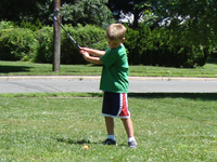 Tommy loves golf.