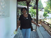 Melita threatens photographer!