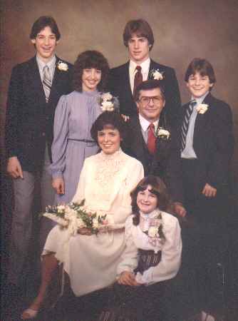 cindy_wed_tablephoto_04.jpeg (13136 bytes)